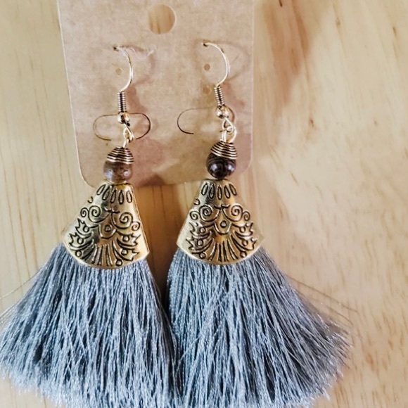 Earrings - Picture 1 of 1